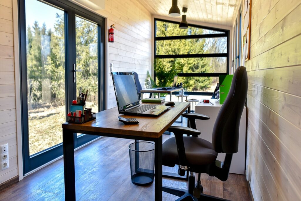 Home Office Flexible Working Methods with Mobile Luna 6 1