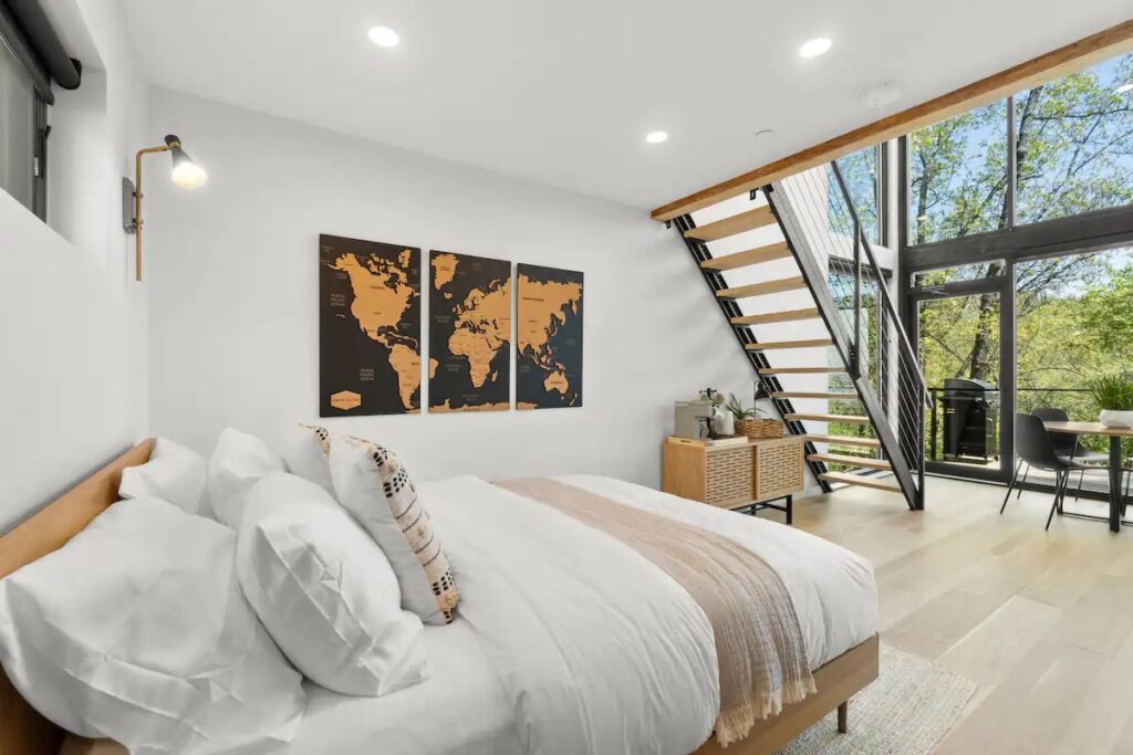 4 Legged Treehouse Indian Point in Branson